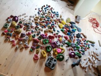 2022-02 25 Die Griffe wollen an die Wand