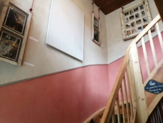 2022-02-25 Die Bildergalerie mit alten Fensterrahmen