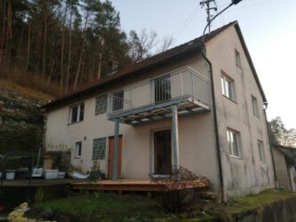 2022-02-09 Von außen immer noch ein grauenhafter Anblick.