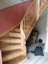 2021-11-10 Treppe mehrfach geschliffen und 3x geölt - gefühlte 100 Stunden Arbeit. Der Aufwand hat sich gelohnt!