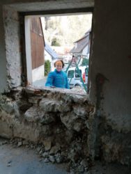 2021-03-29 Hier kommt mal eine Terrassentür hin... Vorher müssen die Boulder entfernt werden. Logisch.
