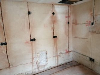 2021-03-09 Hier werden mal Kühlschrank, Herd und Wasserkocher dranhängen.