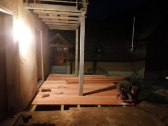 2022-02-05 Nachtarbeit. Die Terrasse soll heute noch fertig werden!