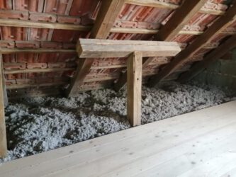 2021-07-23 Dachbodendämmung aus Zellulose