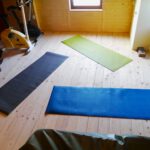Yoga im Trainingsdachboden