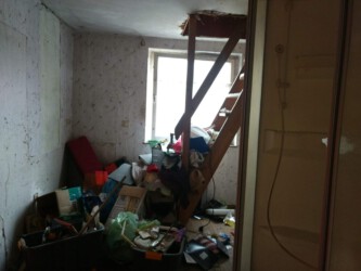 2020-11-11 Den Müll vom Dachboden schmeißen wir einfach runter.