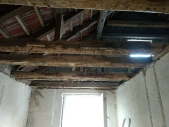2020-12-19 Die Decke zum Dachboden musste entfernt werden.