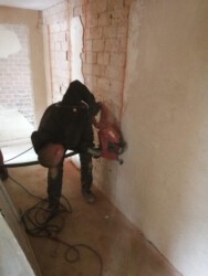 2021-02-01 Zwei neue Türöffnungen zum Bad + zur Toilette müssen her.