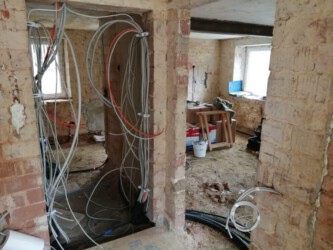 2021-03-17 Stromkabelsalat im Eingangsbereich