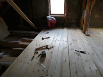 2021-07-21 Fußboden im Dachboden verlegen