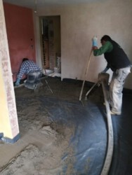 2021-10-04 Den Estrich lassen wir von Experten legen.