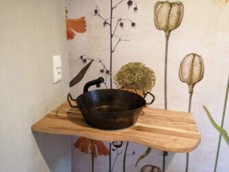 2021-10-19 Waschbeckenimpression 1: Schlafzimmer "Frankenstüble"