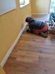 2021-12-21 Fußleisten streichen