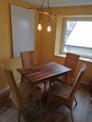 2022-01-11 Essecke im Apartment "Ponderosa" ist komplett.