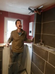 2022-01-17 Die Rückwand für die
Dusche steht!