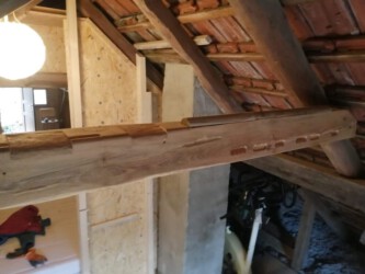 2022-02-09 Fingerboard: an Dachbalken eingefräst.