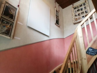 2022-02-25 Die Bildergalerie mit alten Fensterrahmen