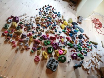 2022-02 25 Die Griffe wollen an die Wand