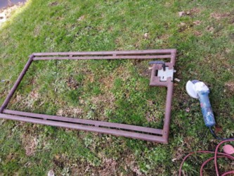 2022-03-01 Aus dem alten Gartentor wird ein Gartentisch.